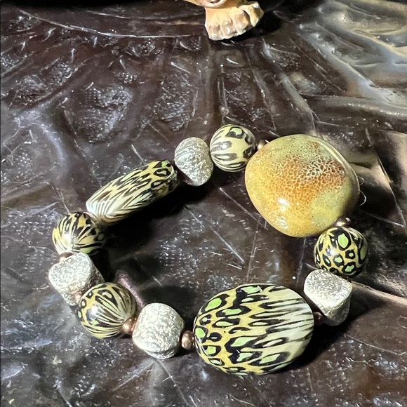 Leopard Print Beaded Bracelet. WA471 - Picture 2 of 4